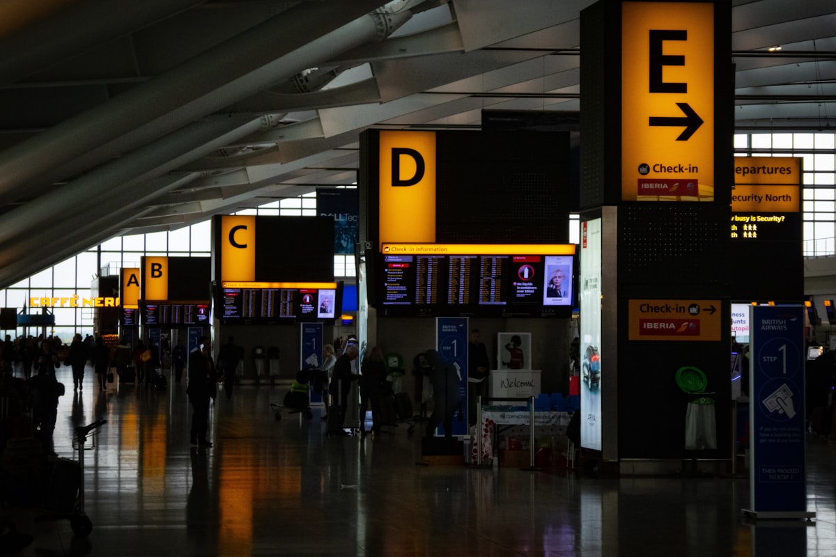 Chauffeur airport transfers at Luton Airport